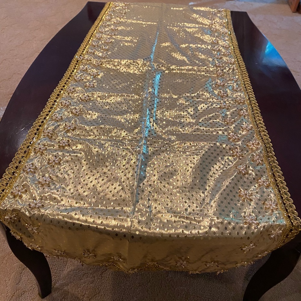 NWT Christmas decor Handmade crystal beaded flowers table runner
